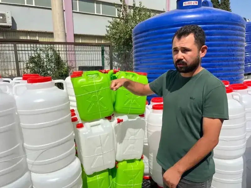 İzmir'de bidon satışları arttı: Vatandaşlar su depoluyor!
